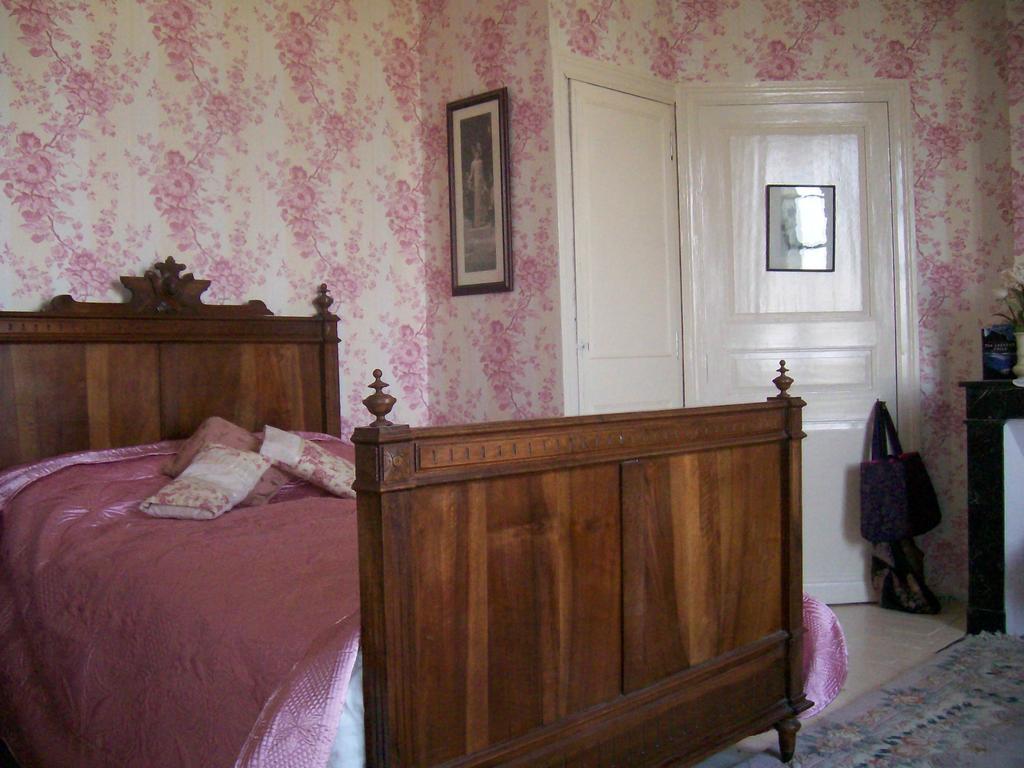 Bed and Breakfast Manoir Angle à Blanzay-sur-Boutonne Chambre photo