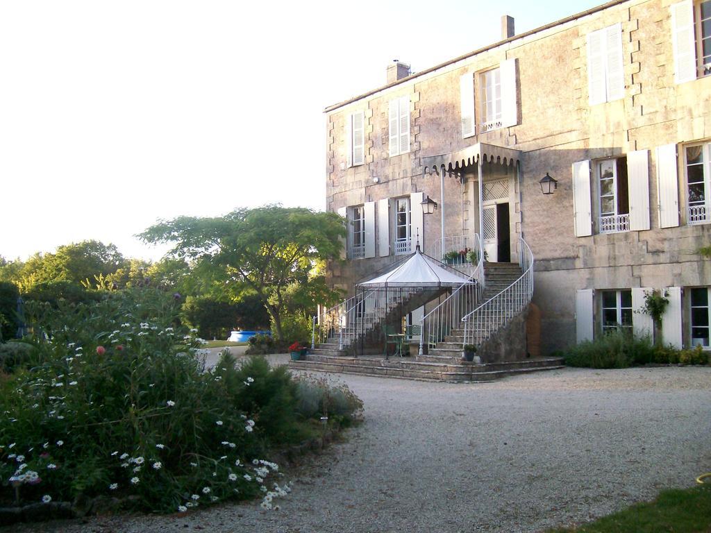Bed and Breakfast Manoir Angle à Blanzay-sur-Boutonne Extérieur photo